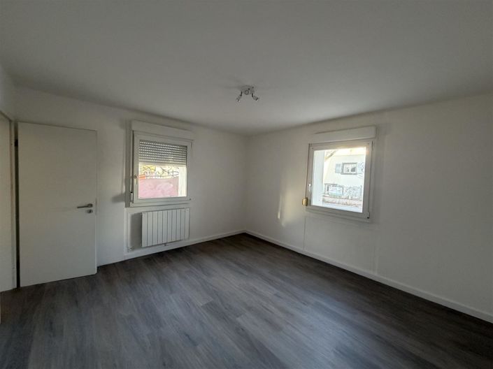 Image No.7-11 Bed Apartment for sale