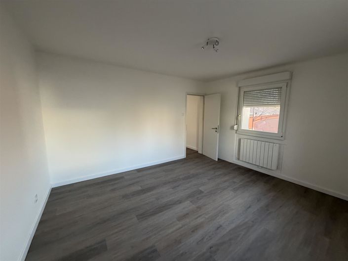 Image No.8-11 Bed Apartment for sale