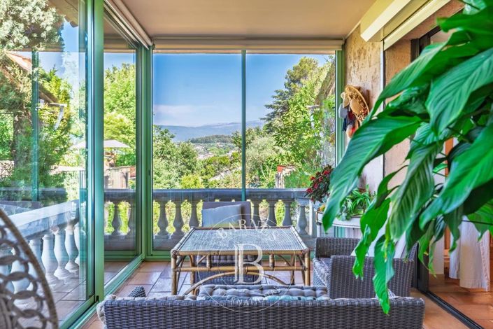 Image No.10-3 Bed House for sale