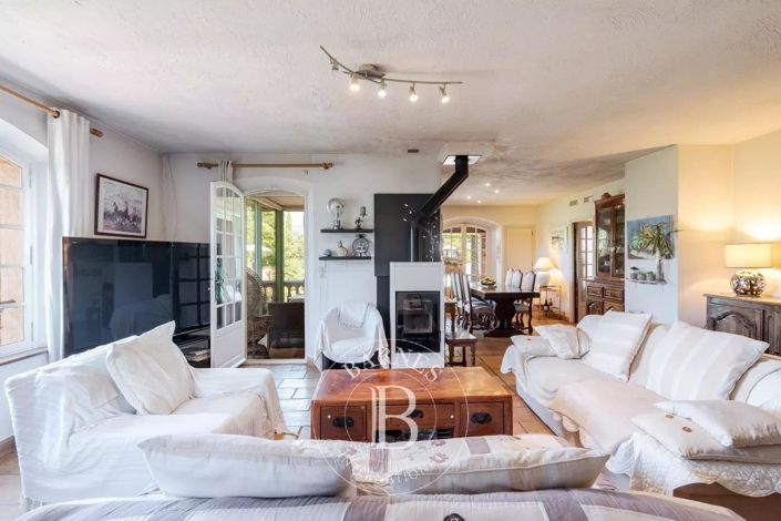 Image No.11-3 Bed House for sale