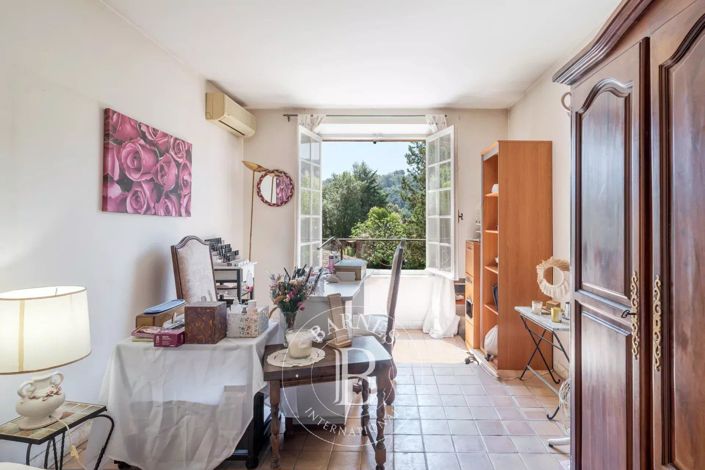 Image No.15-3 Bed House for sale