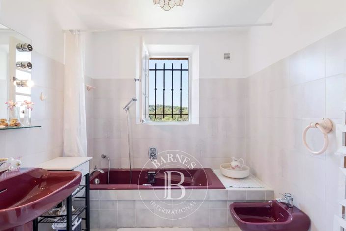 Image No.16-3 Bed House for sale