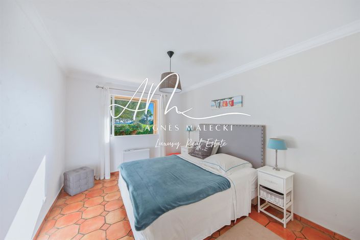 Image No.17-4 Bed House for sale