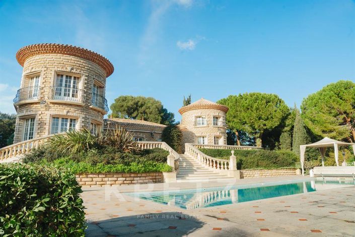 Image No.17-13 Bed Property for sale