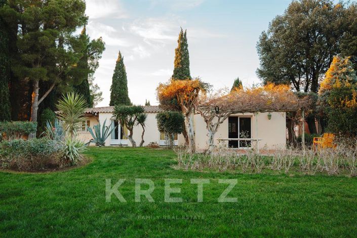 Image No.18-13 Bed Property for sale