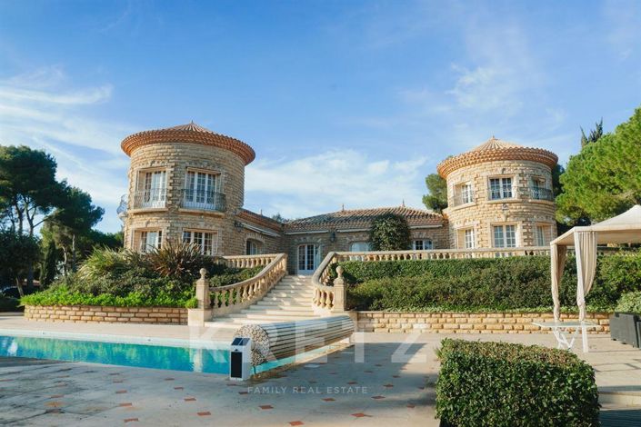 Image No.19-13 Bed Property for sale