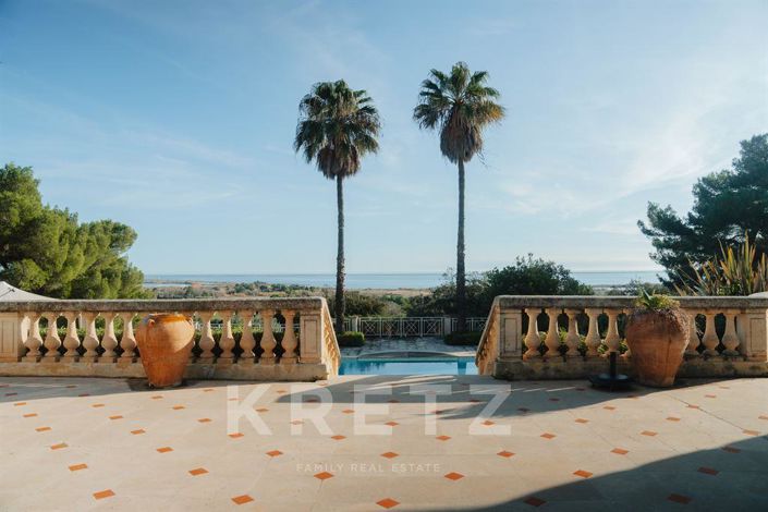 Image No.3-13 Bed Property for sale