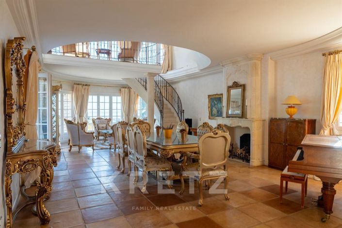 Image No.5-13 Bed Property for sale