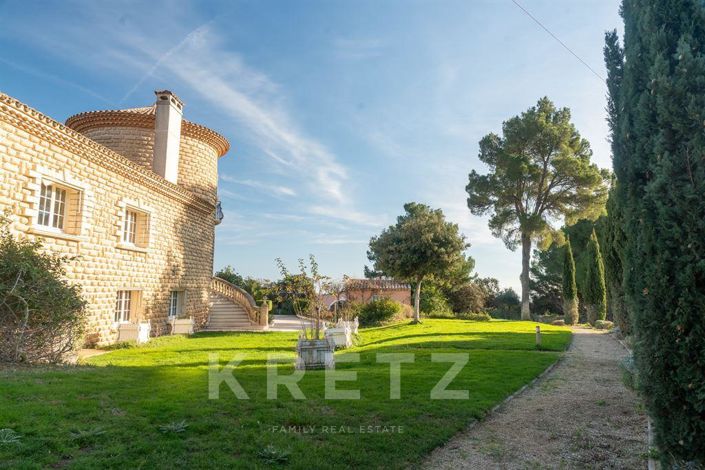 Image No.7-13 Bed Property for sale