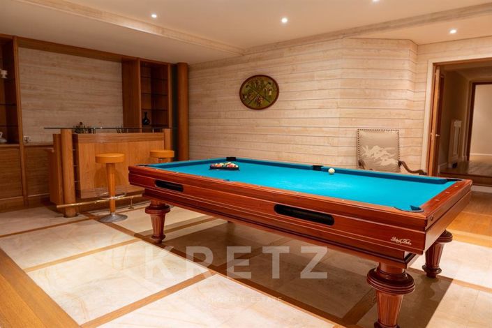 Image No.8-13 Bed Property for sale