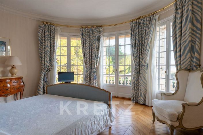 Image No.9-13 Bed Property for sale