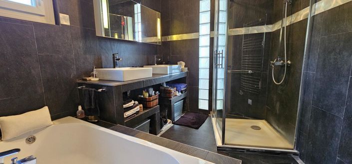 Image No.14-3 Bed House for sale