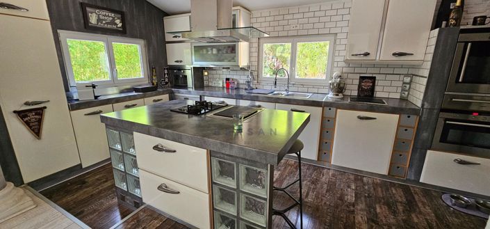 Image No.8-3 Bed House for sale