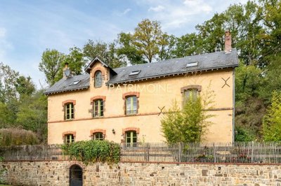 1 - Fresnay-sur-Sarthe, Property