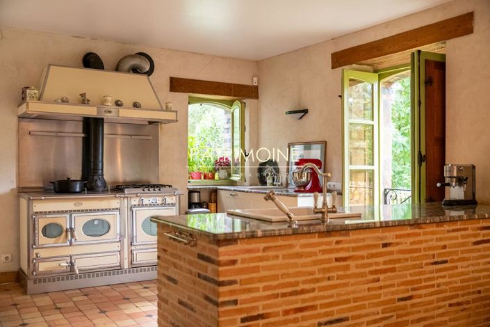 Image No.5-5 Bed Property for sale