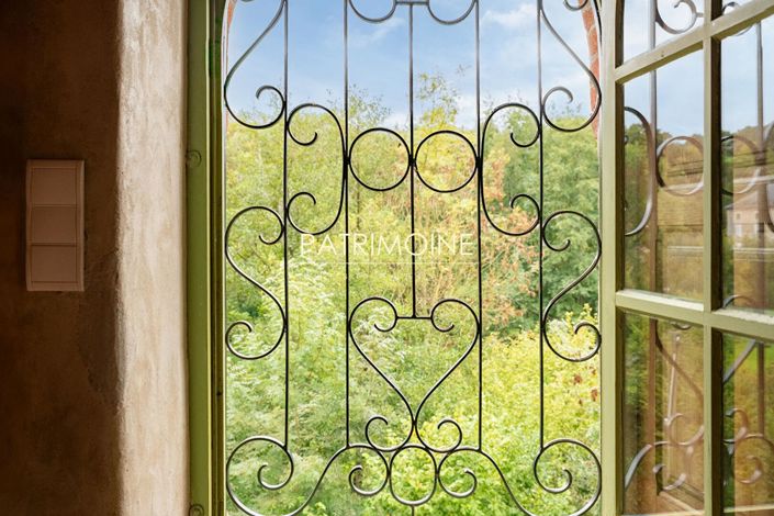 Image No.9-5 Bed Property for sale