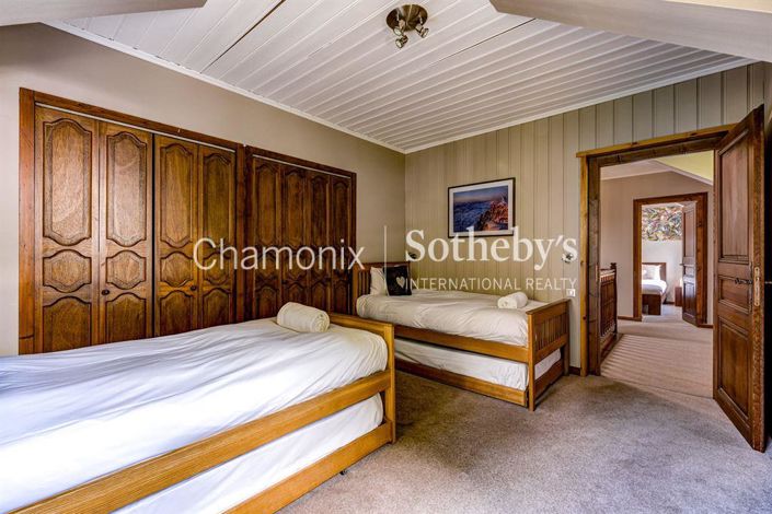 Image No.15-4 Bed House for sale