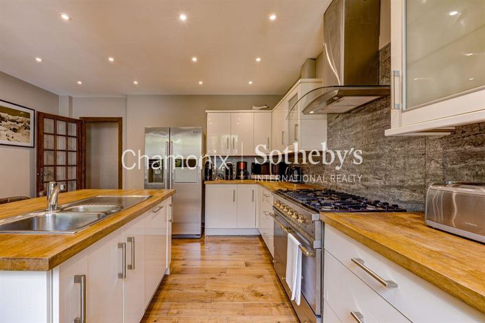 Image No.8-4 Bed House for sale