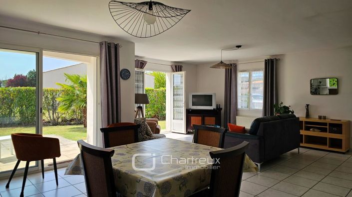 Image No.8-4 Bed House for sale