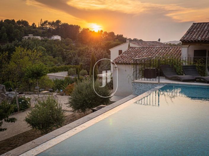 Image No.12-6 Bed House for sale