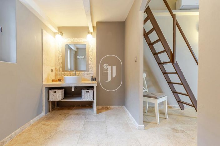 Image No.3-6 Bed House for sale