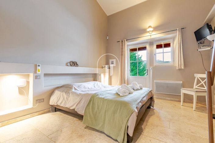 Image No.6-6 Bed House for sale