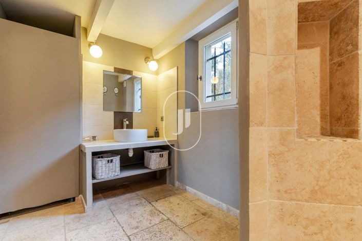 Image No.7-6 Bed House for sale