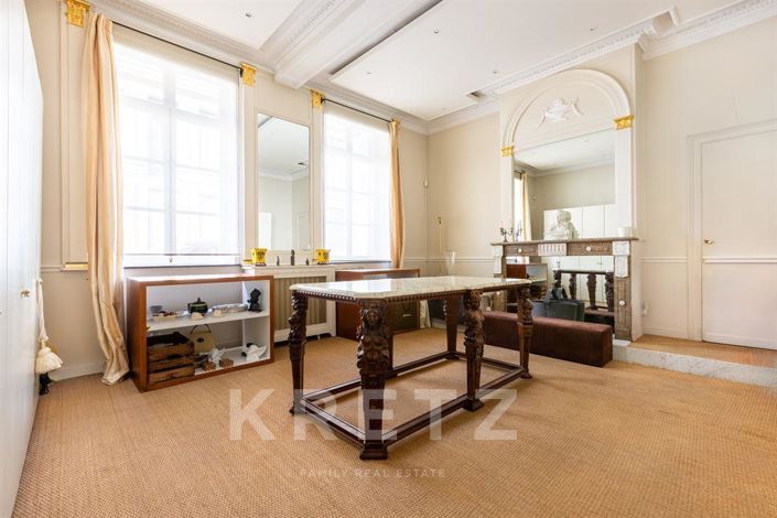 Image No.8-6 Bed House for sale