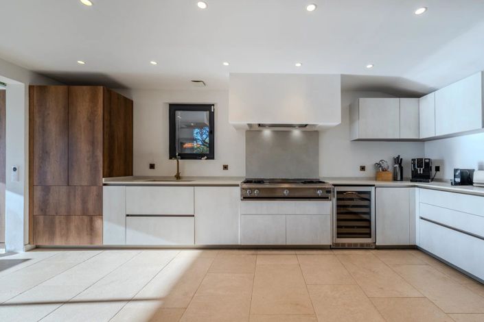 Image No.12-6 Bed House for sale