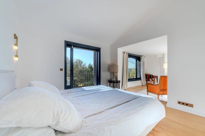 Image No.16-6 Bed House for sale