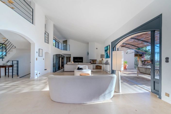 Image No.6-6 Bed House for sale