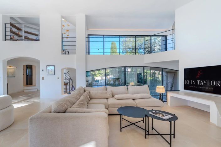 Image No.9-6 Bed House for sale