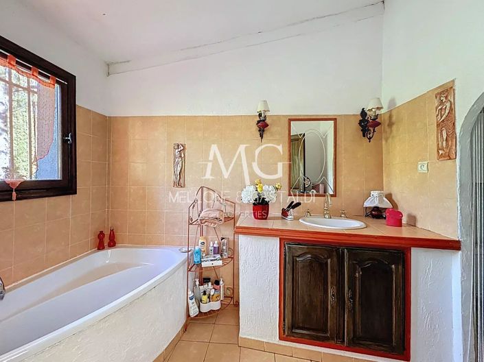 Image No.12-2 Bed House for sale