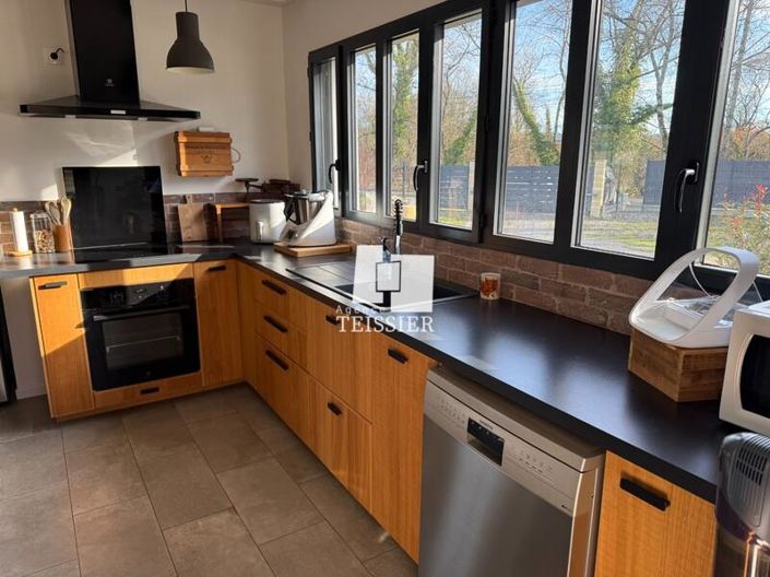 Image No.8-3 Bed House for sale