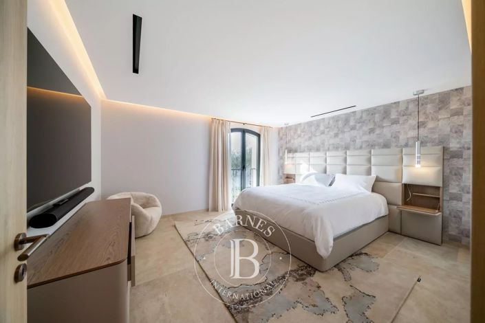 Image No.12-5 Bed House for sale