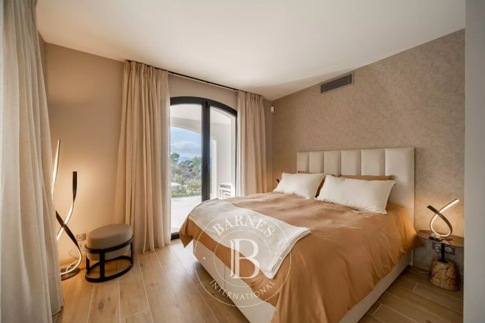 Image No.13-5 Bed House for sale