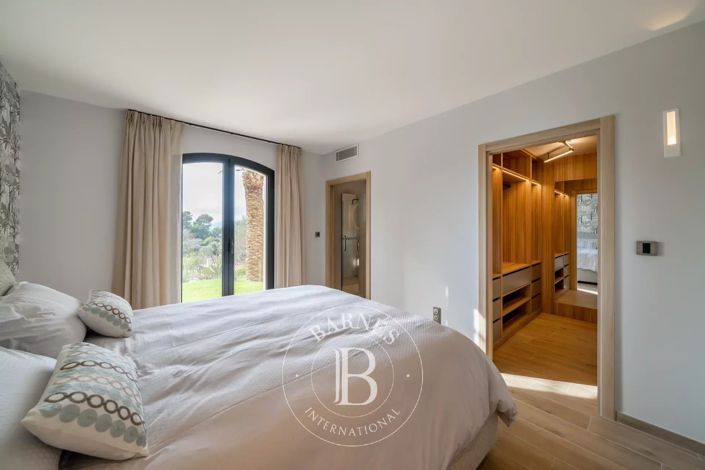 Image No.18-5 Bed House for sale