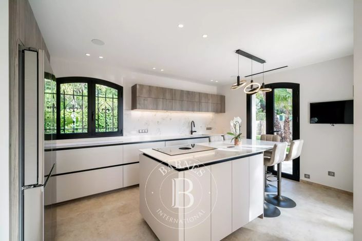 Image No.23-5 Bed House for sale