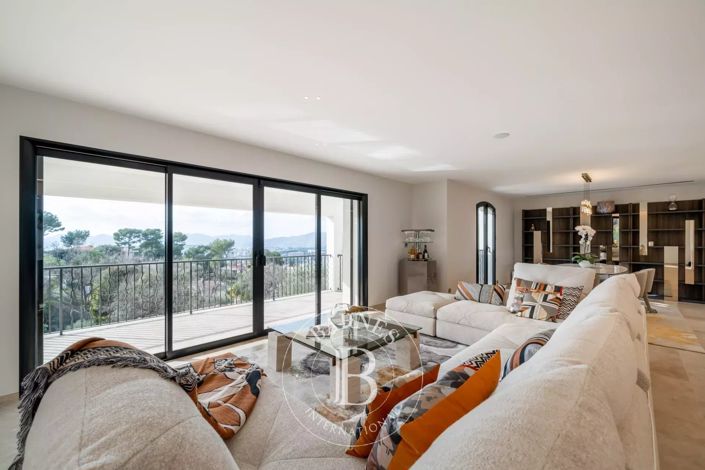 Image No.5-5 Bed House for sale