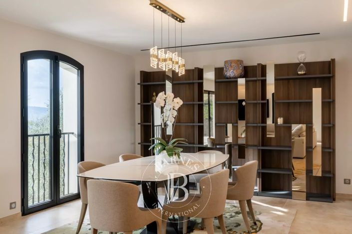 Image No.6-5 Bed House for sale