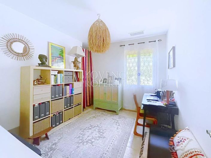 Image No.6-3 Bed House for sale