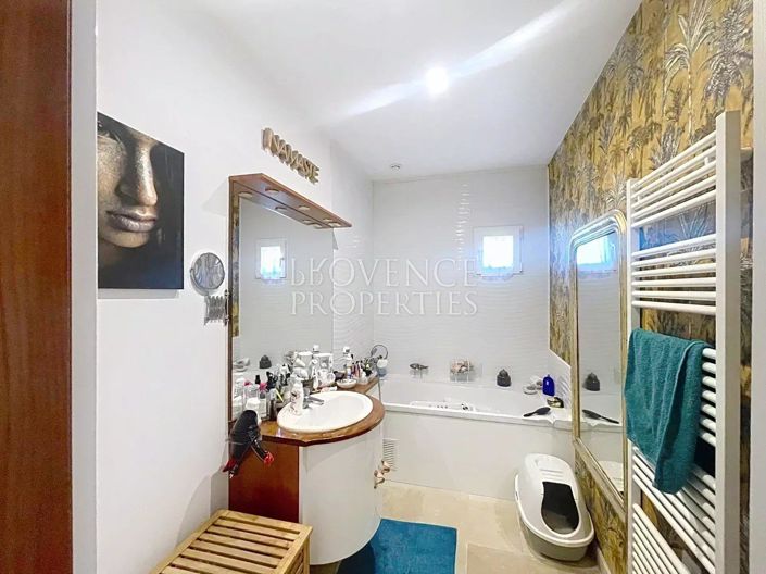 Image No.8-3 Bed House for sale