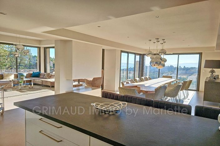 Image No.2-5 Bed House for sale