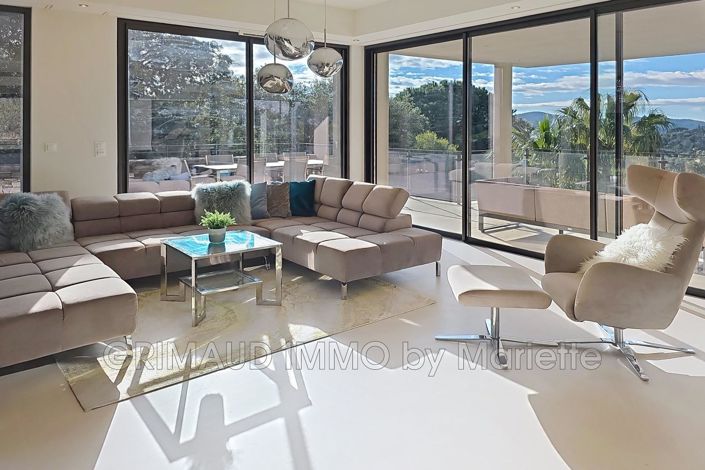 Image No.3-5 Bed House for sale