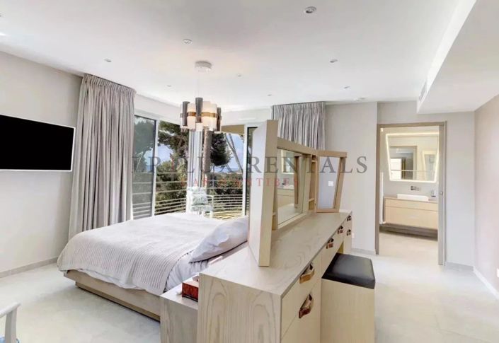 Image No.5-7 Bed House for sale