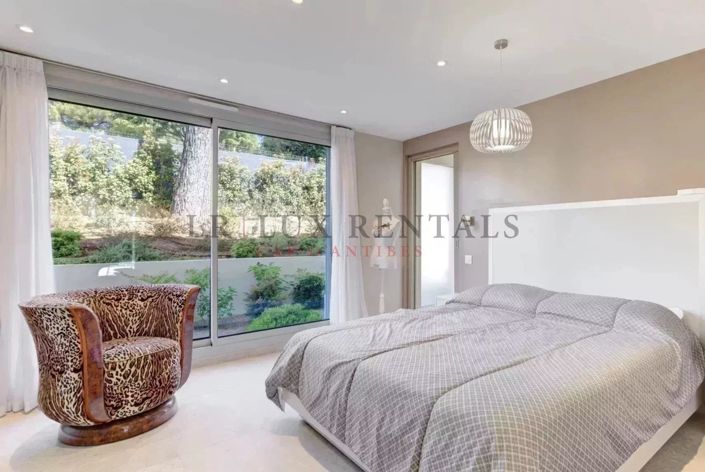 Image No.8-7 Bed House for sale