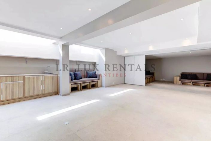 Image No.9-7 Bed House for sale