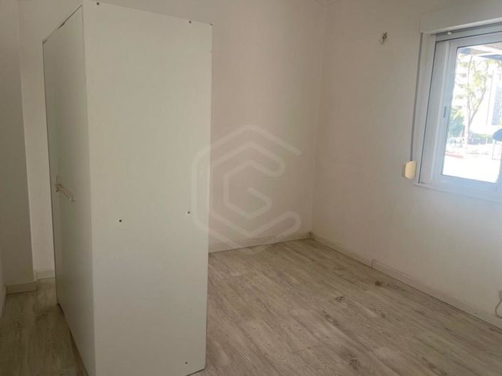 Image No.5-2 Bed House for sale