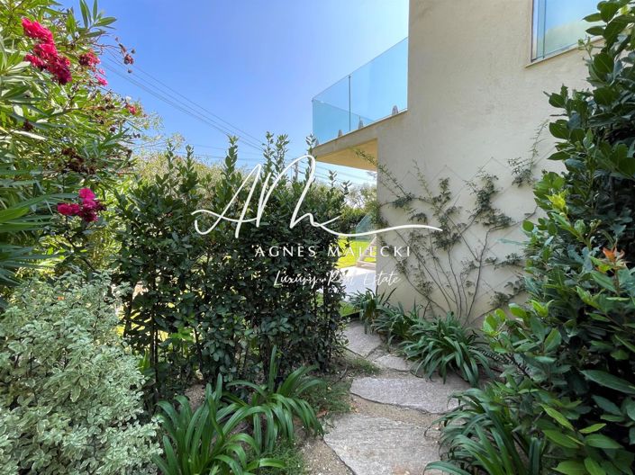 Image No.6-4 Bed House for sale