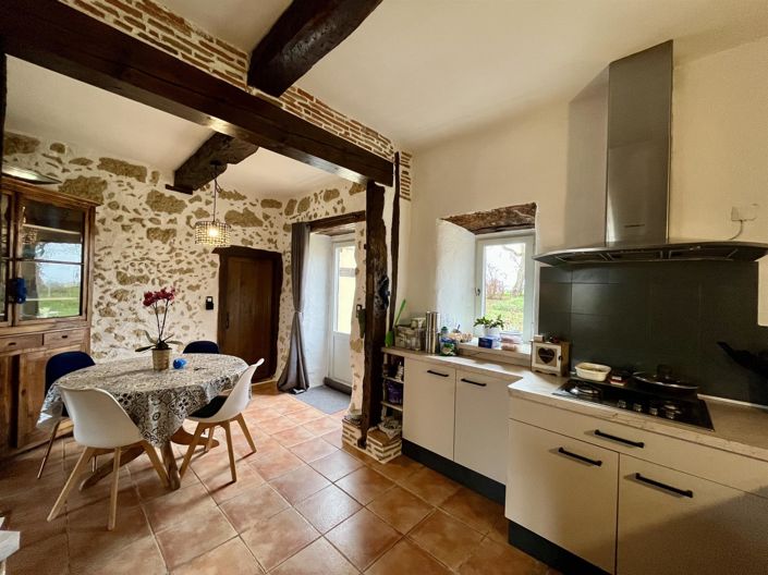 Image No.8-8 Bed House for sale